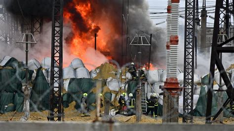 Russia Escalates Attacks on Ukrainian Military Infrastructure